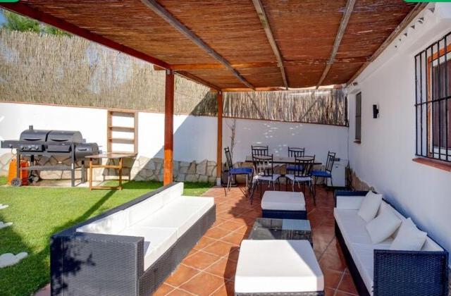 Detached Villa For 6 People In Lloret De Mar With Comunal Outdoor Swimming Pool Puigventos ภายนอก รูปภาพ